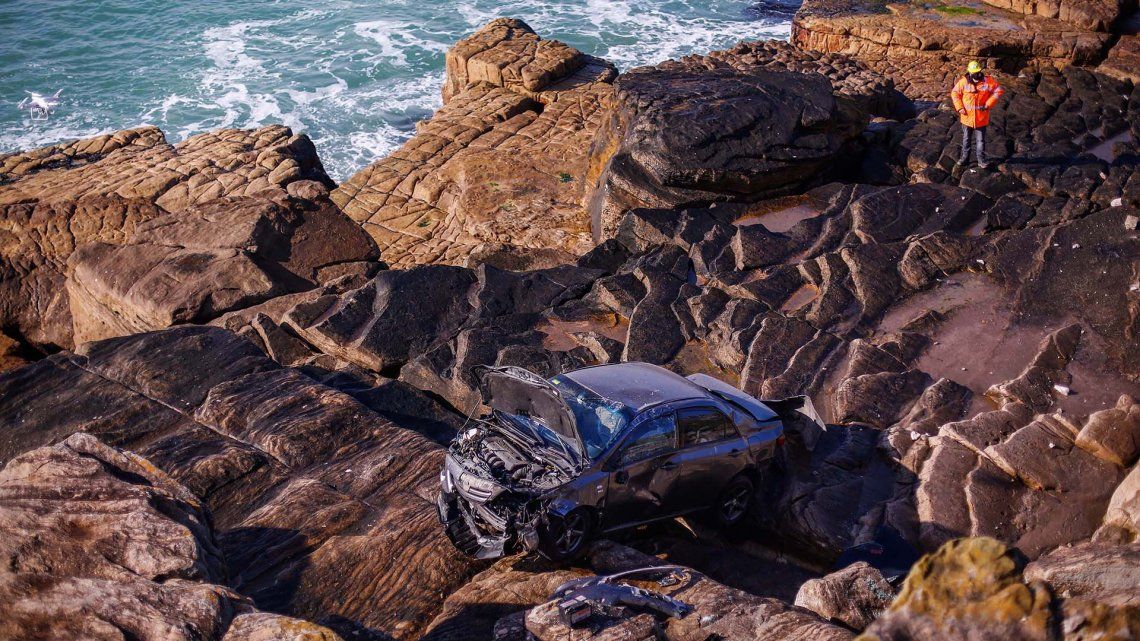 Mar del Plata: perdió el control del auto y cayó a un barranco
