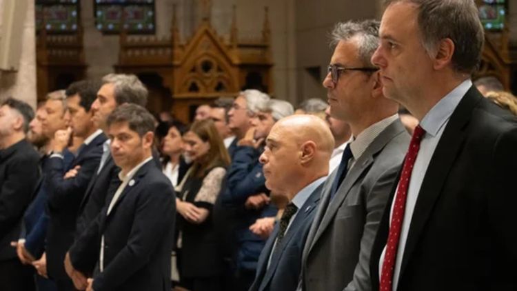 Basílica de Luján -Oficialismo y oposiciòn participaron de la Misa por el primer aniversario de la muerte de Francisco (Foto agencia NA)