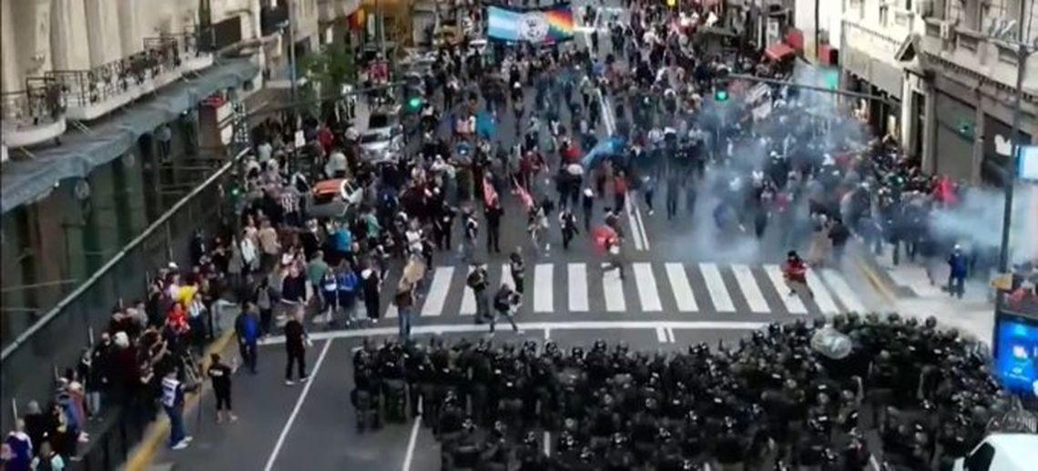 Enfrentamientos en la marcha de los jubilados en el Congreso