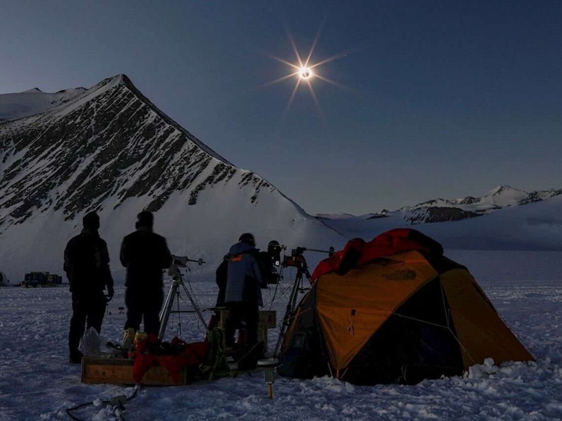Impactante eclipse solar fue registrado en la Antártida