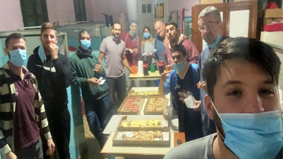 Polémica: estaban aislados por propagar el Coronavirus en su ciudad y pidieron pizzas y helados por delivery