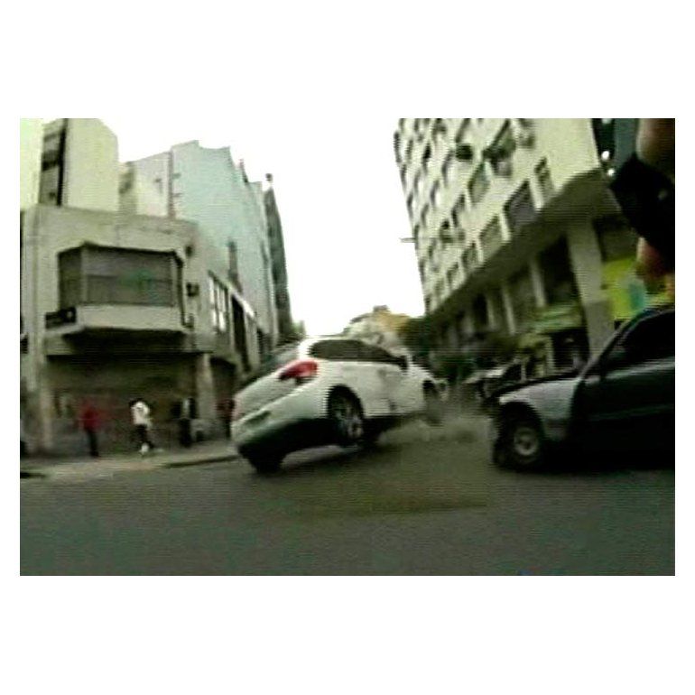 Video | Espectacular choque y vuelco en centro porteño