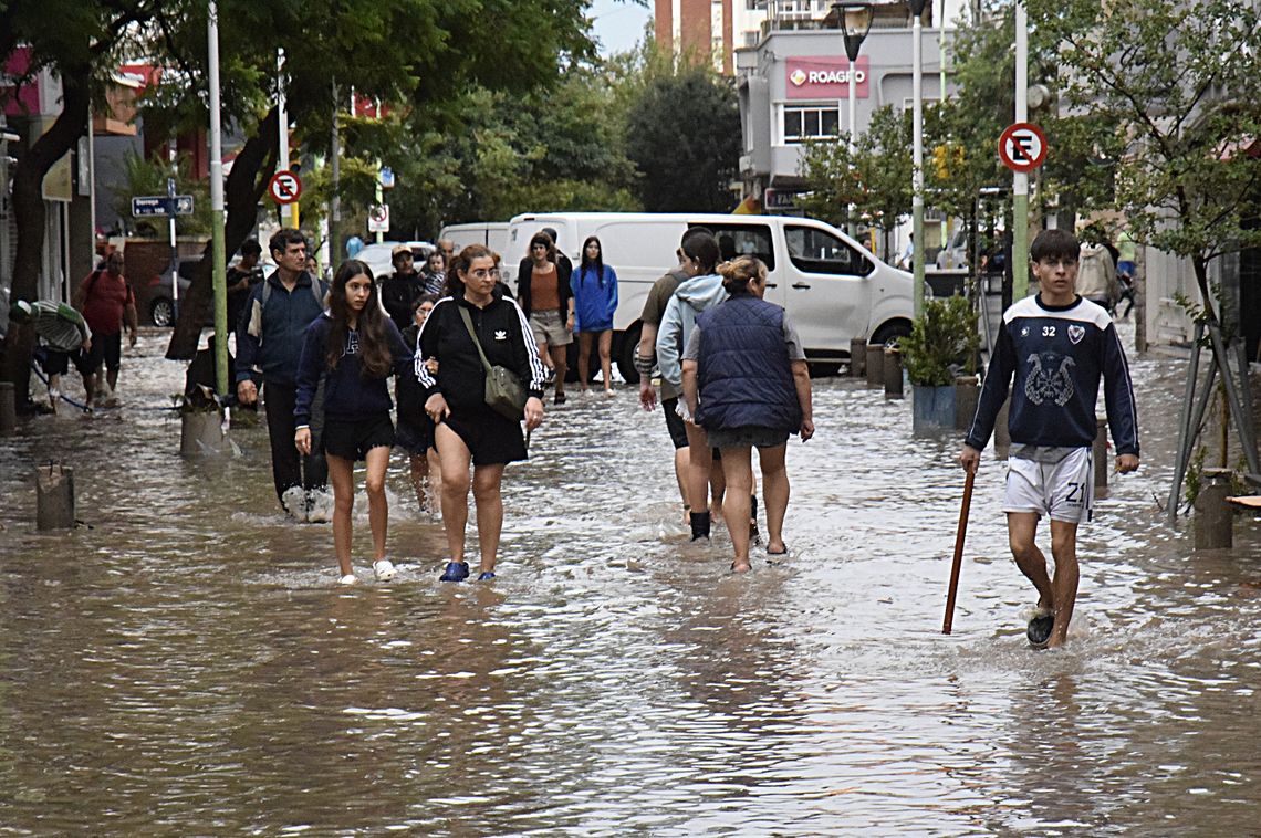 Más de 1.300 personas debieron ser evacuadas en Bahía Blanca.