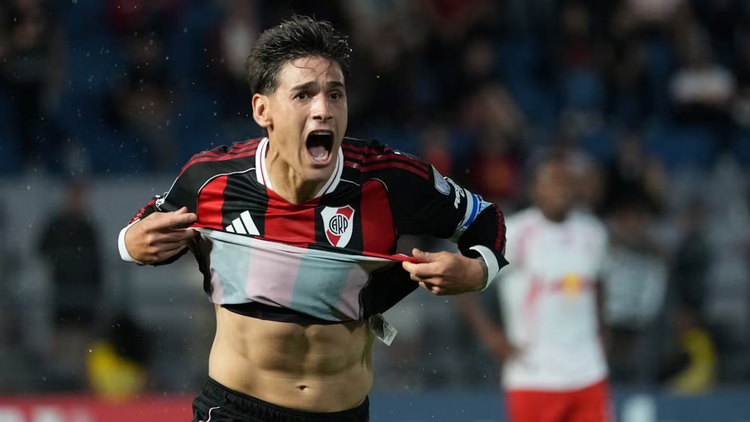 El desaforado festejo del capitán del equipo.