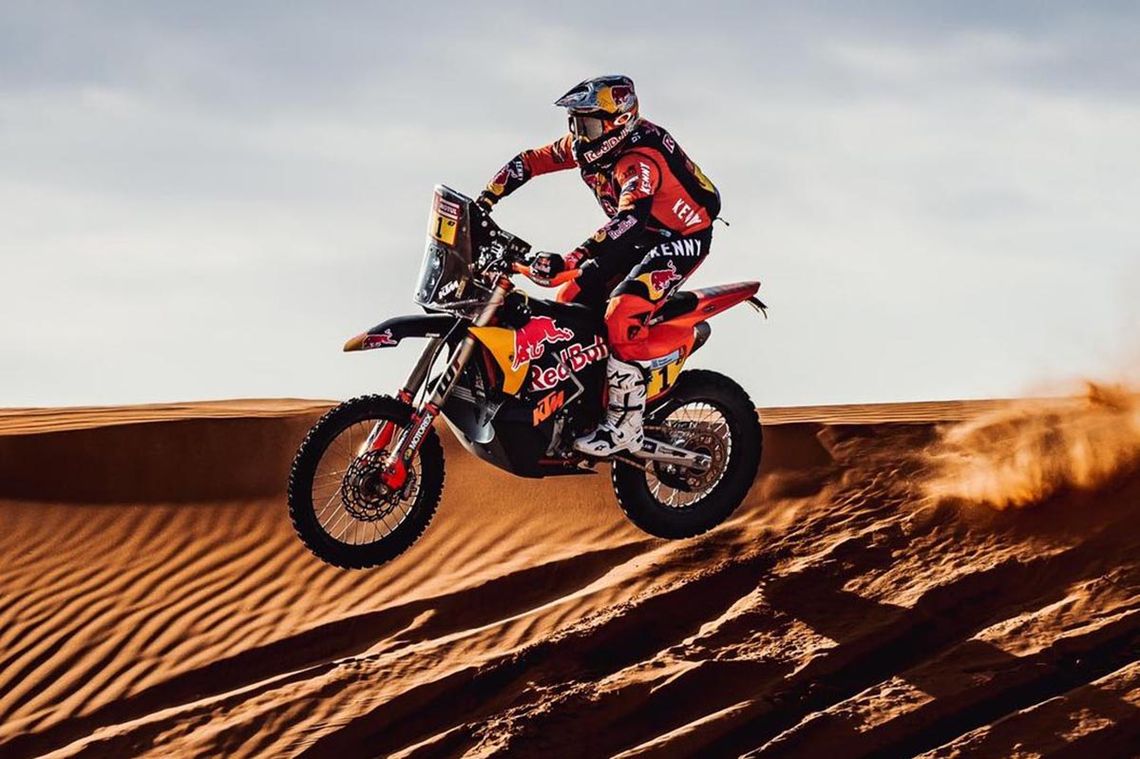 Benavides -primer piloto sudamericano en ganar el Dakar en motos- se relanzó en busca del récord de ganarlo con una marca diferente tras conseguirlo el año pasado con Honda.