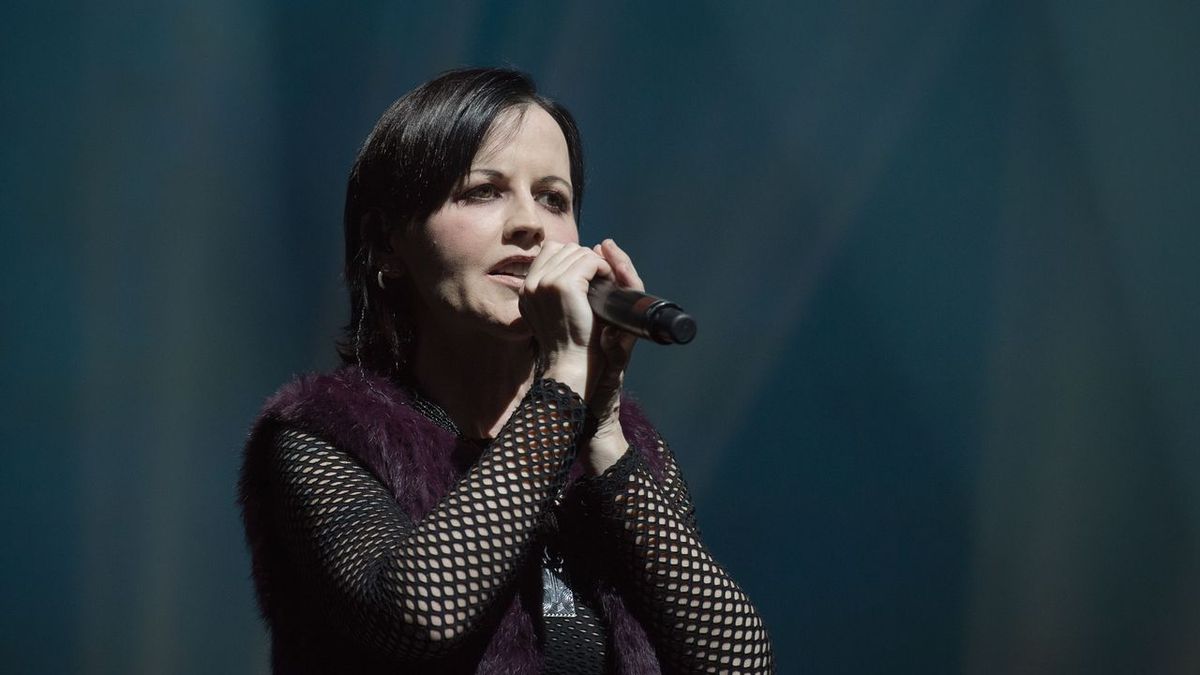 Revelan la causa de la muerte de Dolores ORiordan, la cantante de The