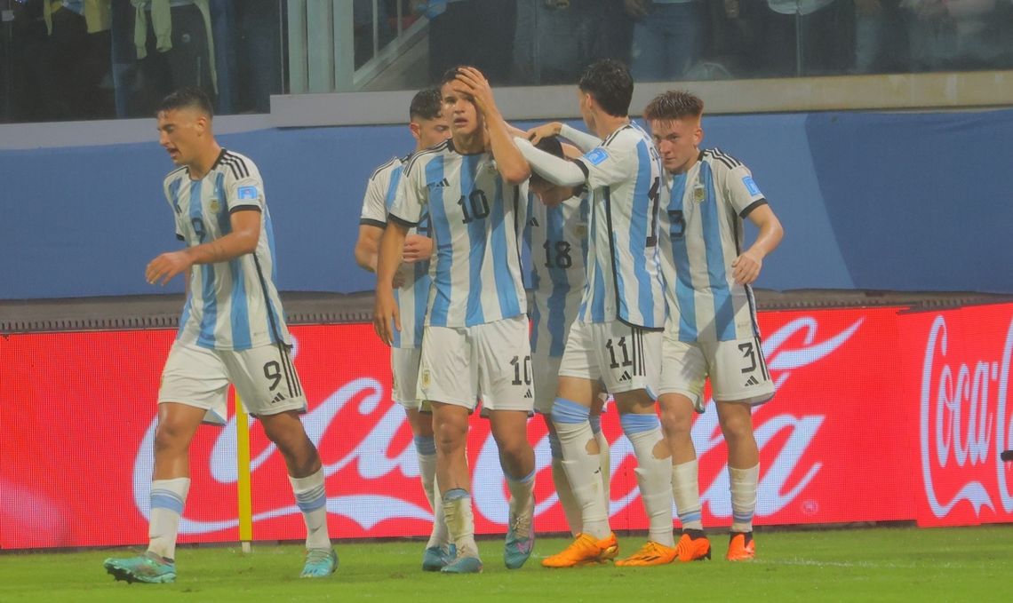 Argentina festejó en su debut.