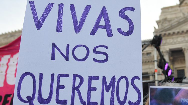Miles de personas se movilizan cada 3 de junio en todo el país para reclamar políticas públicas efectivas contra la violencia de género y los femicidios.