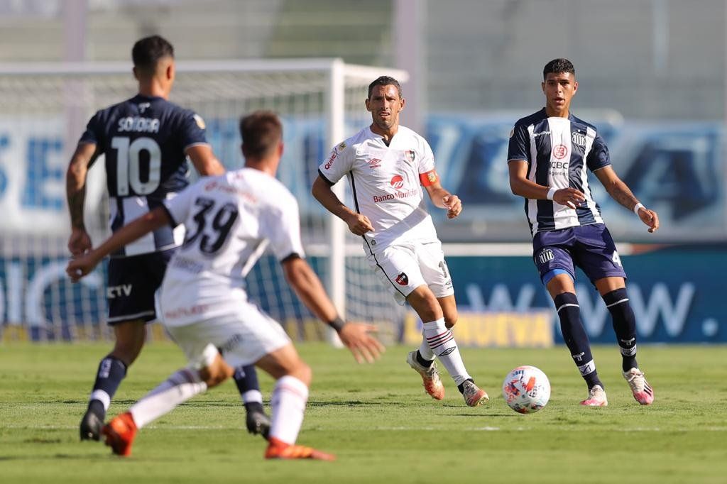 Talleres y Newells igualaron 2-2 en Córdoba