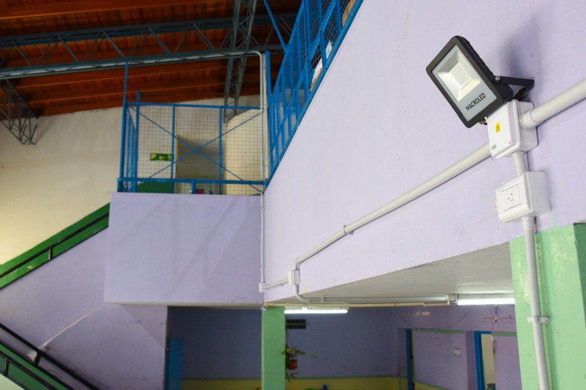 Invierten 29 millones de pesos en escuelas de Ituzaingó