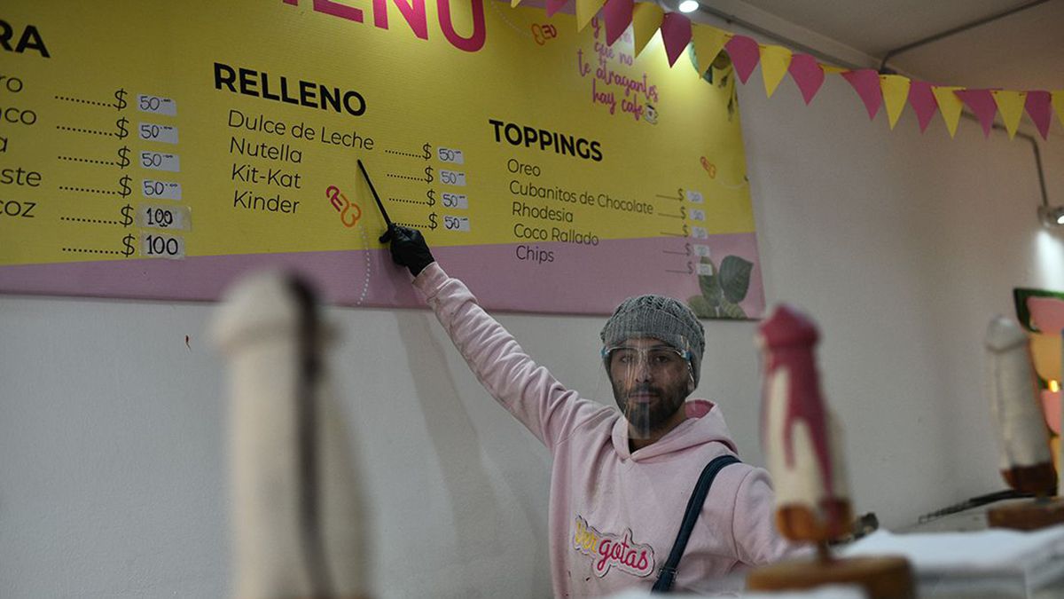 Córdoba: un local se volvió tendencia por vender wafles con forma de pene