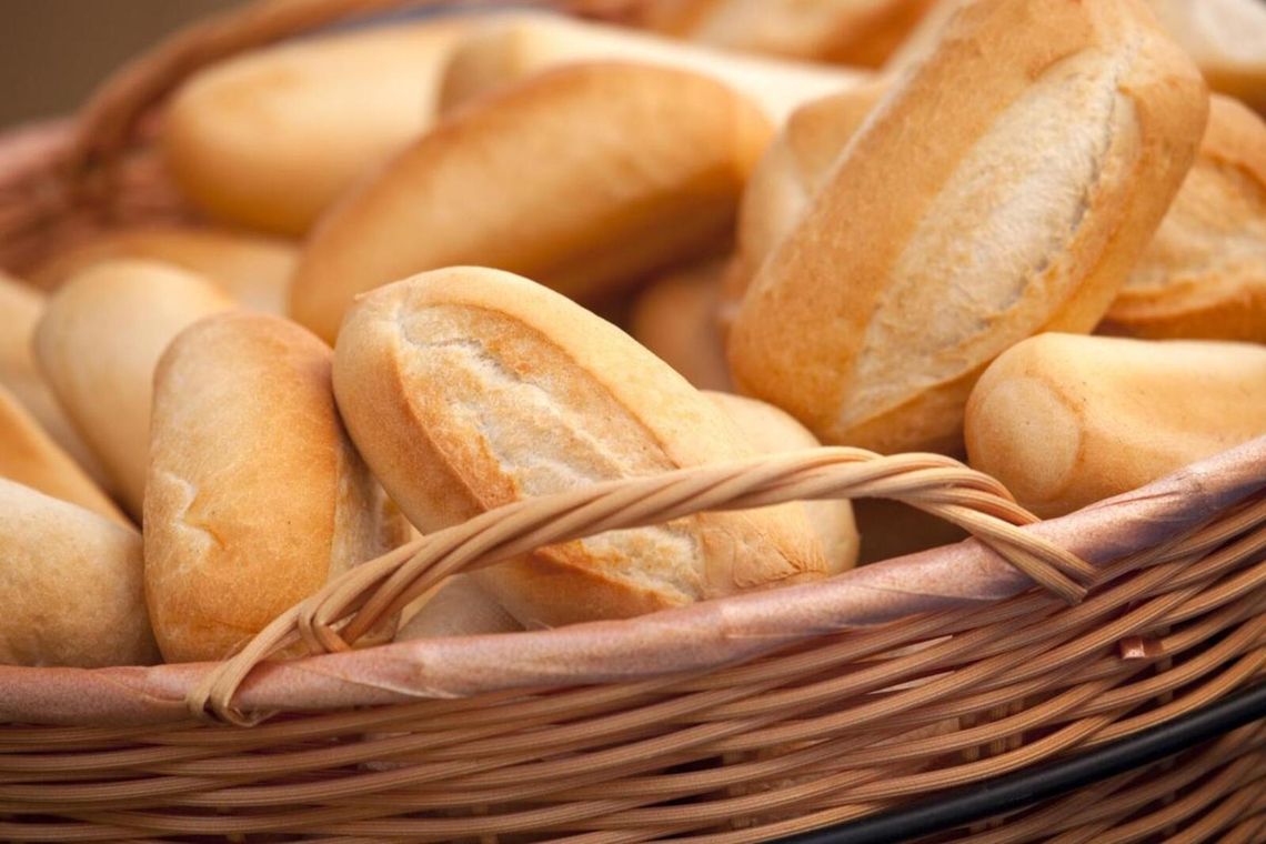 El kilo de pan francés tendrá un precio fijo durante todo septiembre y otro en octubre en los locales que adhieran al convenio rubricado este viernes.