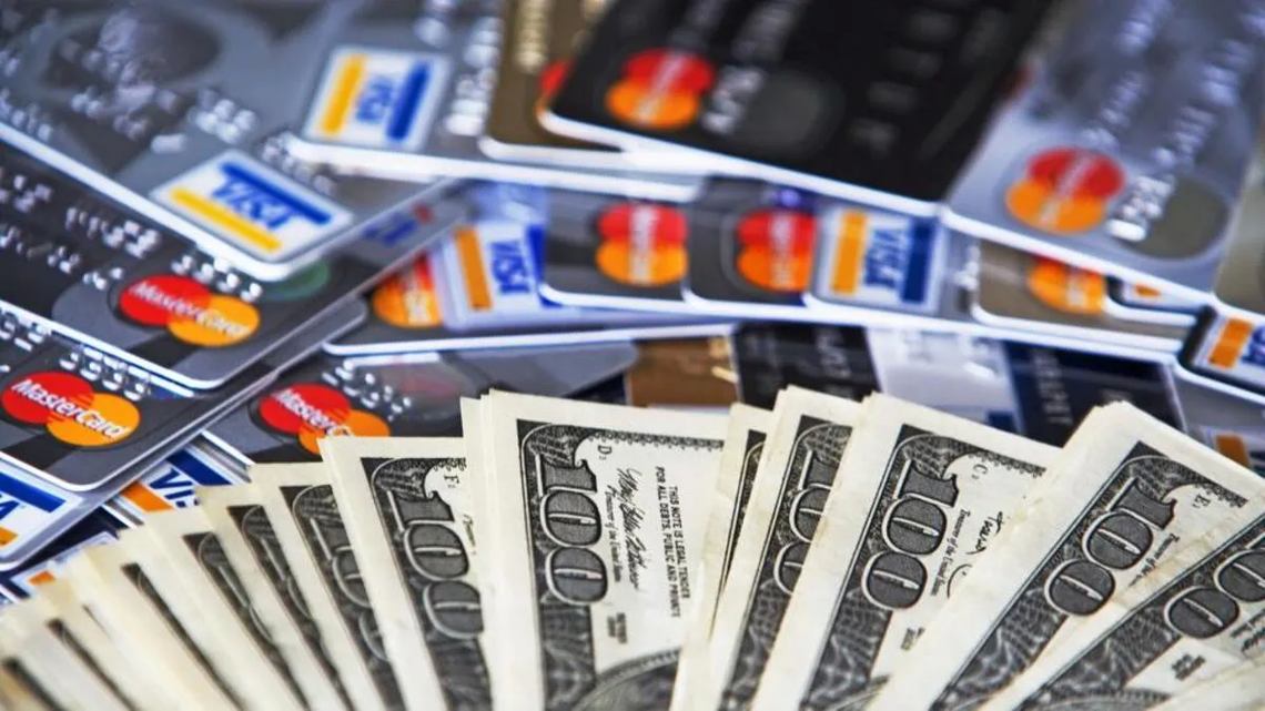El Banco Central anunció más restricciones para el consumo de dólares con tarjeta.
