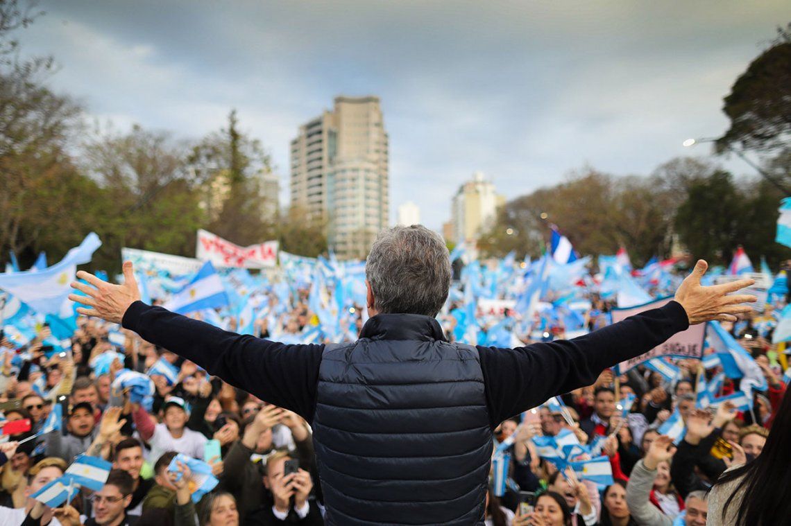 Luego del debate, Macri encabezó en Paraná la marcha del  Sí, se puede