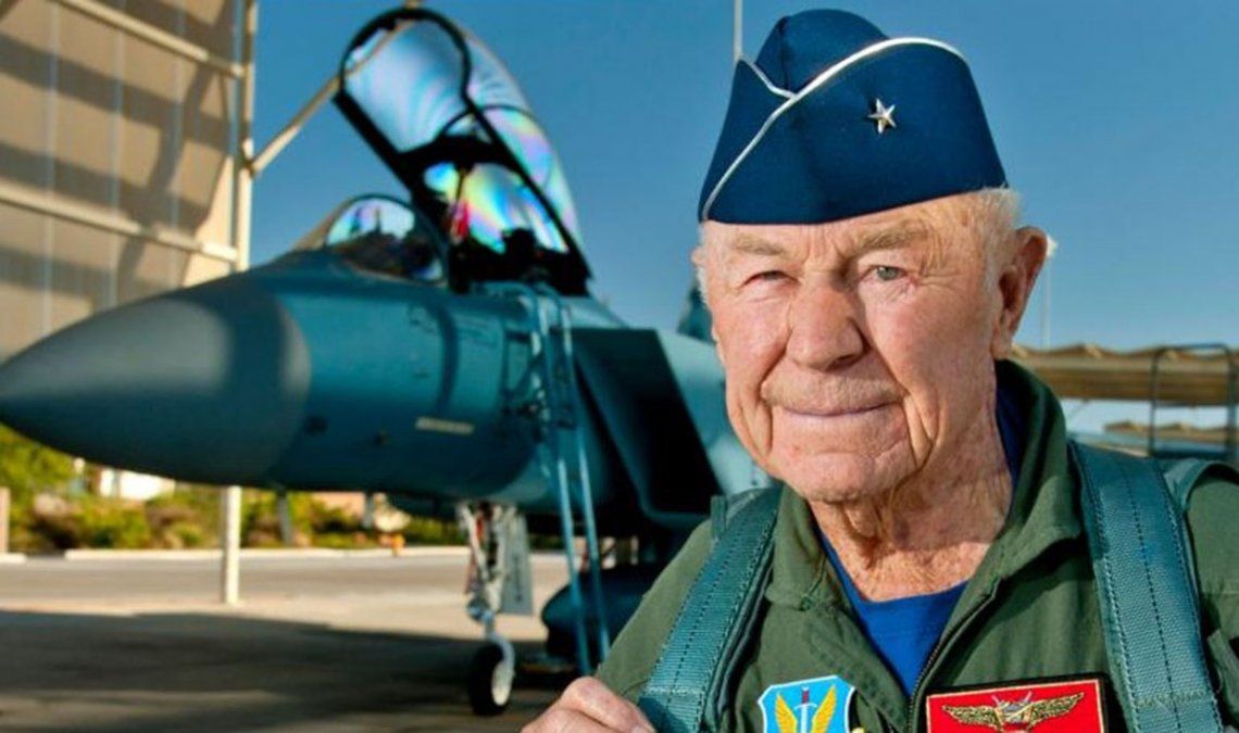 Su hazaña en 1947 lo convirtió en una leyenda de la aviación en Estados Unidos