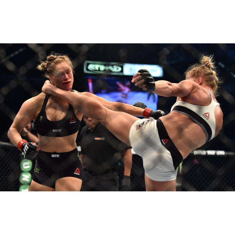 Ronda Rousey, la luchadora hot que recibió un duro KO