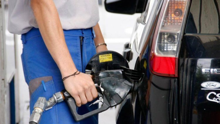 Aumentan los combustibles. 