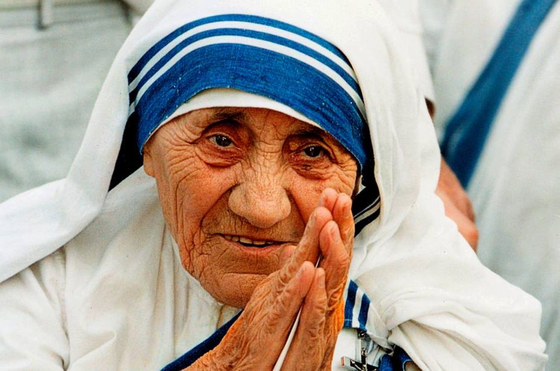 La Santa Madre Teresa de Calcuta falleció el 5 de septiembre de 1997 de un paro cardíaco. 