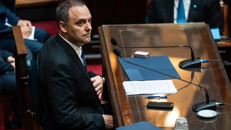 Desde el PRO reclaman que el jefe de Gabinete, Manuel Adorni, brinde explicaciones claras.