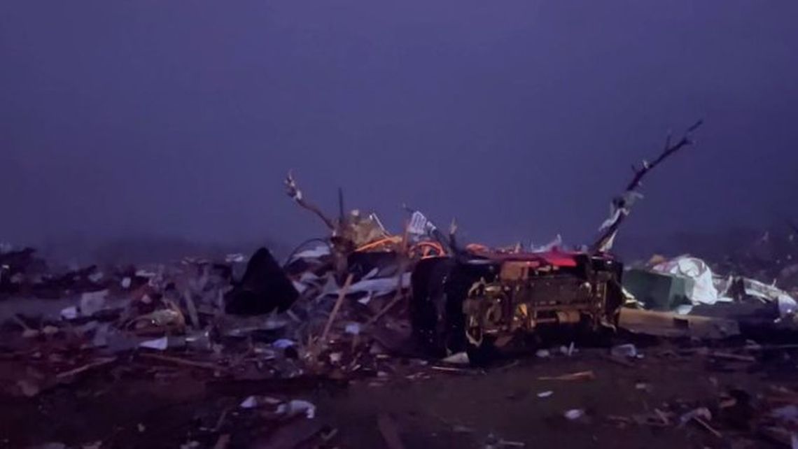 Al menos 23 muertos tras un tornado en Mississipi.