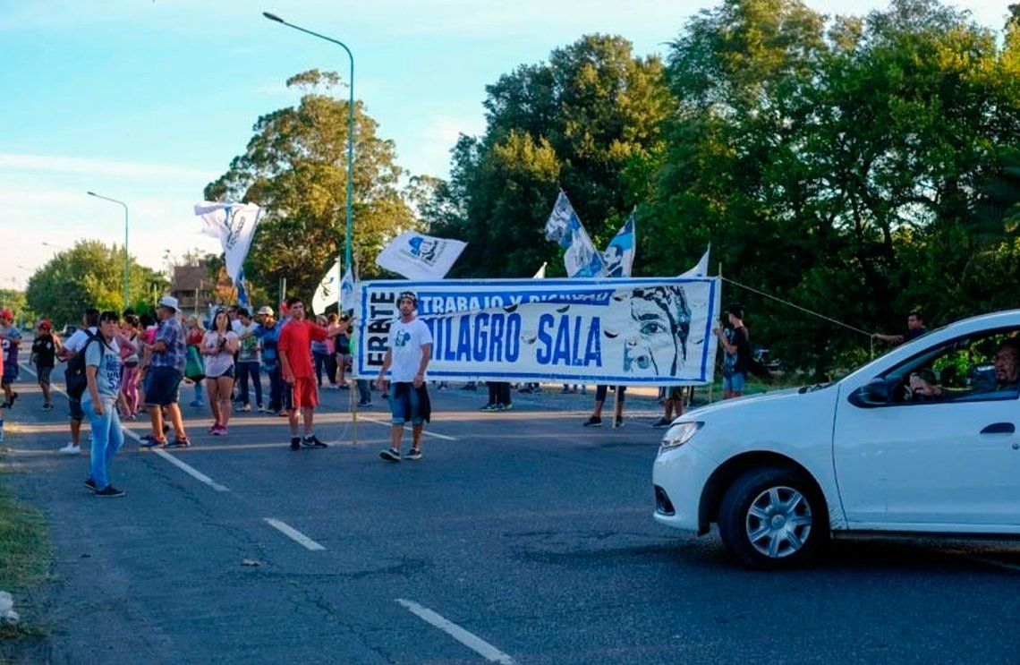 Manifestantes cortaron la Ruta 2 en Mar del Plata en el cierre del fin de semana largo