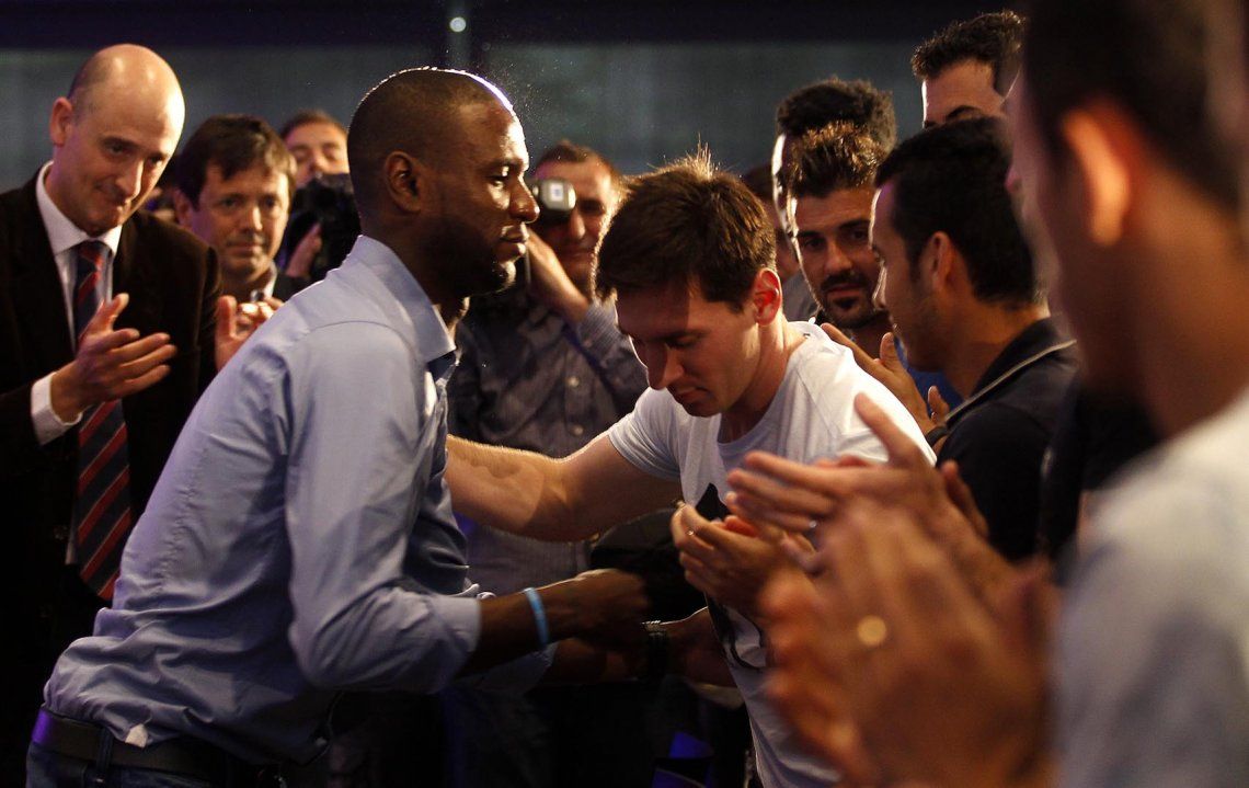 Abidal contó cómo fue su dura lucha contra el cáncer y dejó en offside a Messi