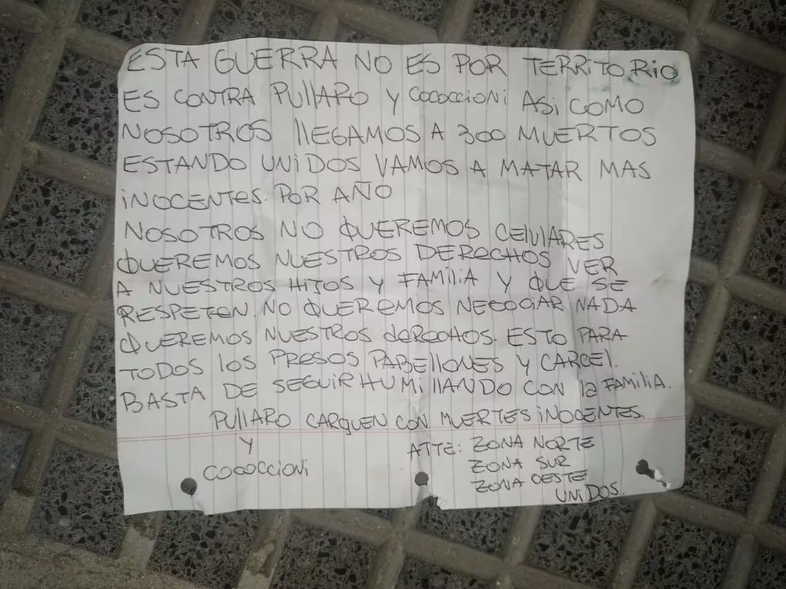 La nota amenazante que dejaron los sicarios tras el crimen del playero en Rosario.
