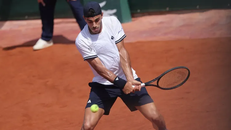 Francisco Cerúndolo quedó eliminado en la tercera ronda de Roland Garros tras perder en cinco sets ante Zachary Svajda.