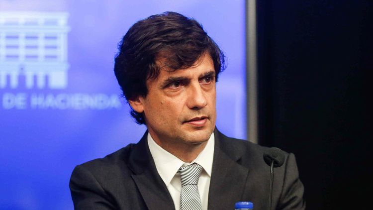 Lacunza dijo que no es ser tarado defender el mercado interno y cuestionó a Caputo