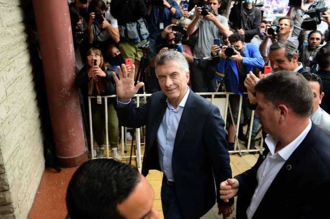 Macri fue denunciado por C5N tras quitarle el micrófono a un periodista. 
