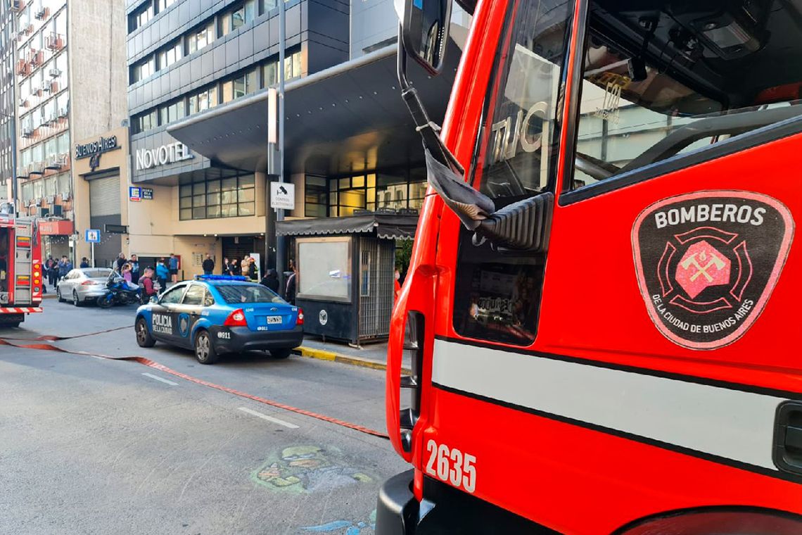 Se incendió un hotel de Avenida Corrientes y evacuaron a los pasajeros