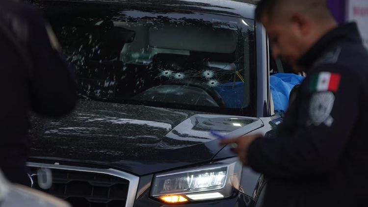 Ximena Guzmán y José Muñoz fueron asesinados alrededor de las 7: ella iba al volante de un Audi Q2 año 2021 y él la estaba esperando para poder abordar el vehículo. 