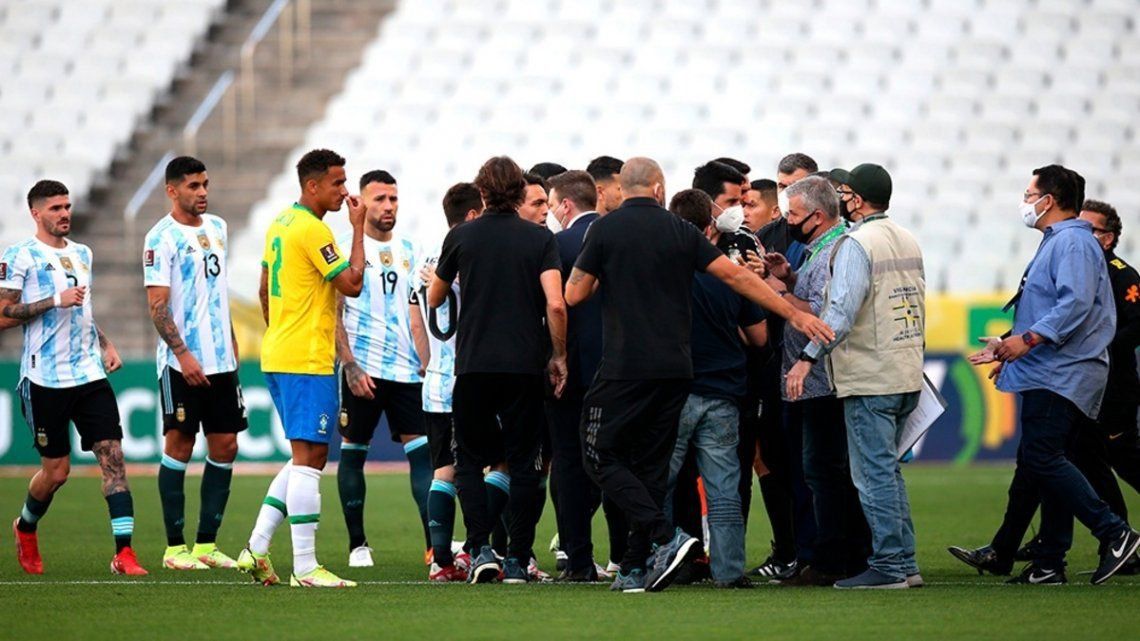 FIFA abrió un expediente disciplinario por el escándalo que se produjo en el clásico sudamericano