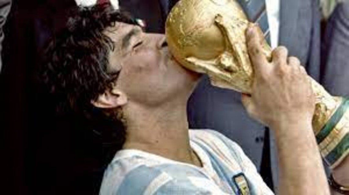 Argentina campeón del mundo junto a Maradona. 