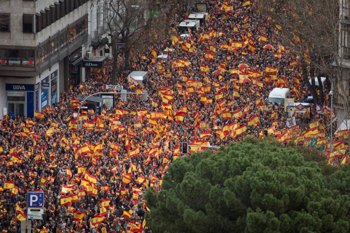 Madrid: miles de personas se manifestaron contra el gobierno español en Cataluña