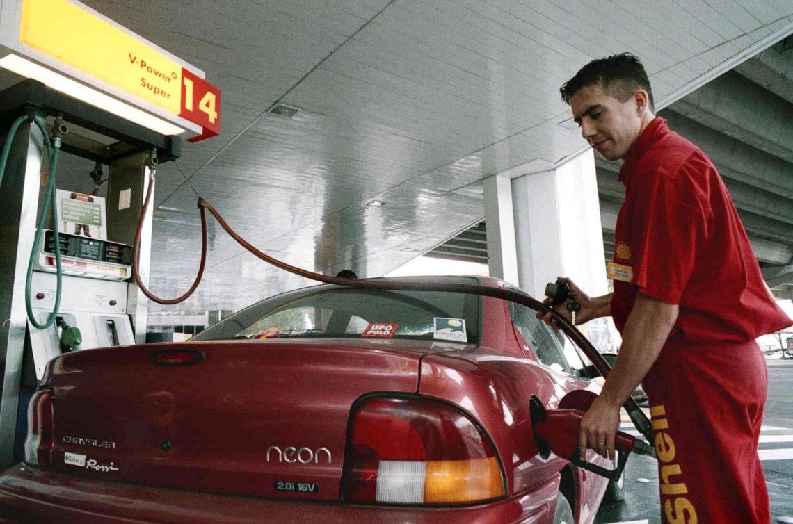 Tras el aumento, el Gobierno oficializó la suba de impuestos a los combustibles