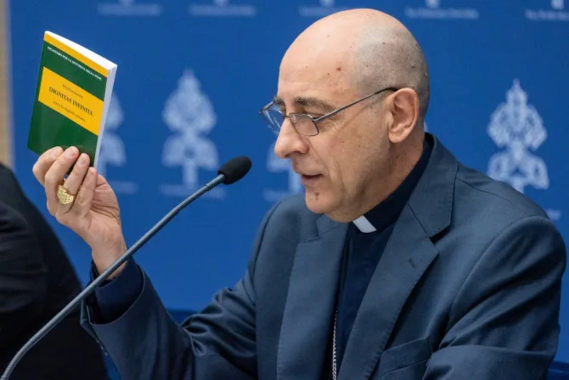 Vaticano - El cardenal Víctor Manuel Fernández presenta el doumento Dignitas infinita