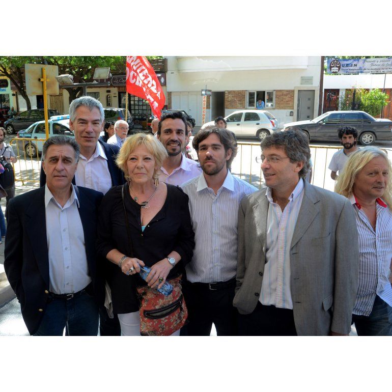 Córdoba: suspenden la asunción de diputados por planteo del FIT