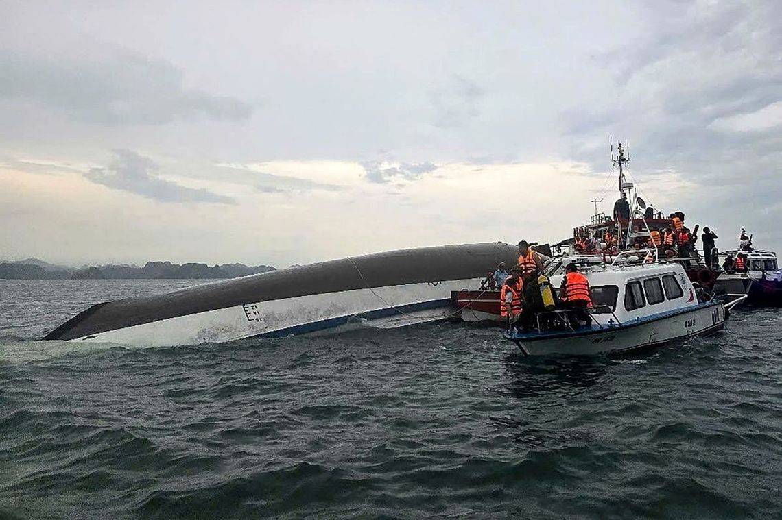 El barco Wonder Sea transportaba a 48 pasajeros y cinco miembros de la tripulación -todos ellos vietnamitas- durante el recorrido por la Bahía de Ha Long.