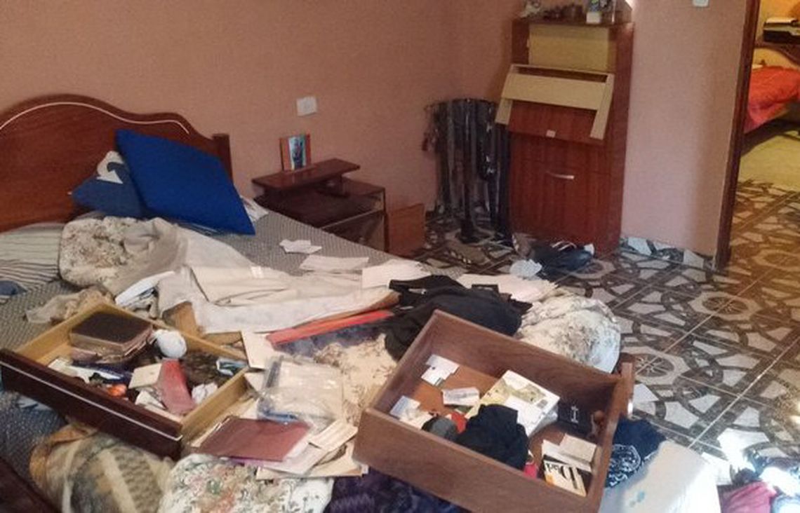 Los delincuentes suelen marcar casas o departamentos para después volver y robar.