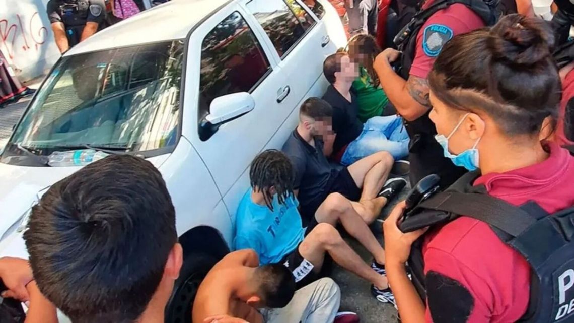 En febrero de 2022, seis j&oacute;venes fueron detenidos y acusados de violar a una chica de 21 a&ntilde;os en Palermo.