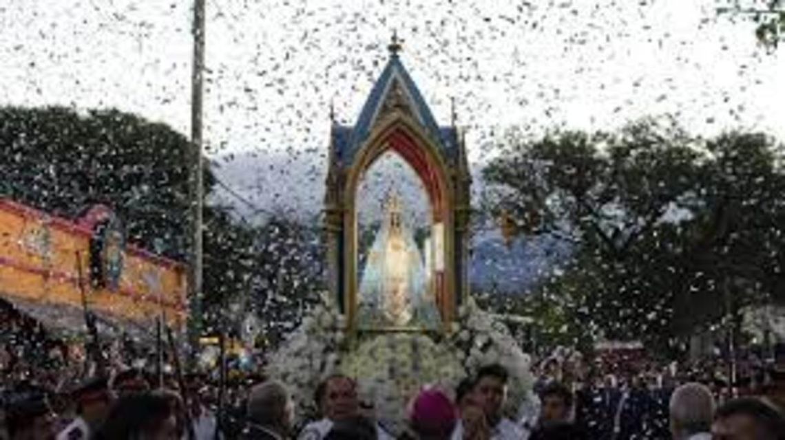 Procesión a la Virgen del Valle en Catamarca convocó a miles de devotos.