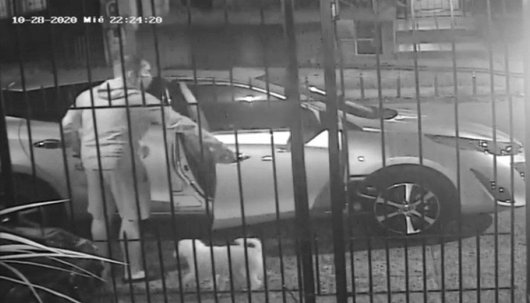 Video | Un hombre fue baleado por motochorros que intentaron robarle el auto en Bernal