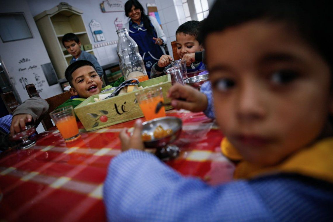 Según un estudio de la UCA, el 51,7% de los menores en Argentina son pobres