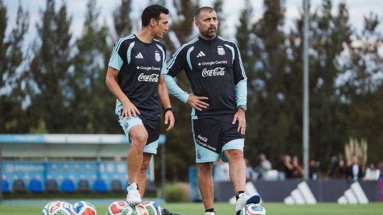 Lionel Scaloni y Walter Samuel en una de las últimas prácticas de la Selección.