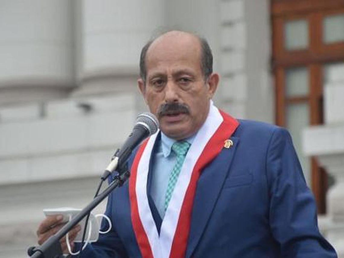 Caos político en Perú tras la renuncia de un ministro