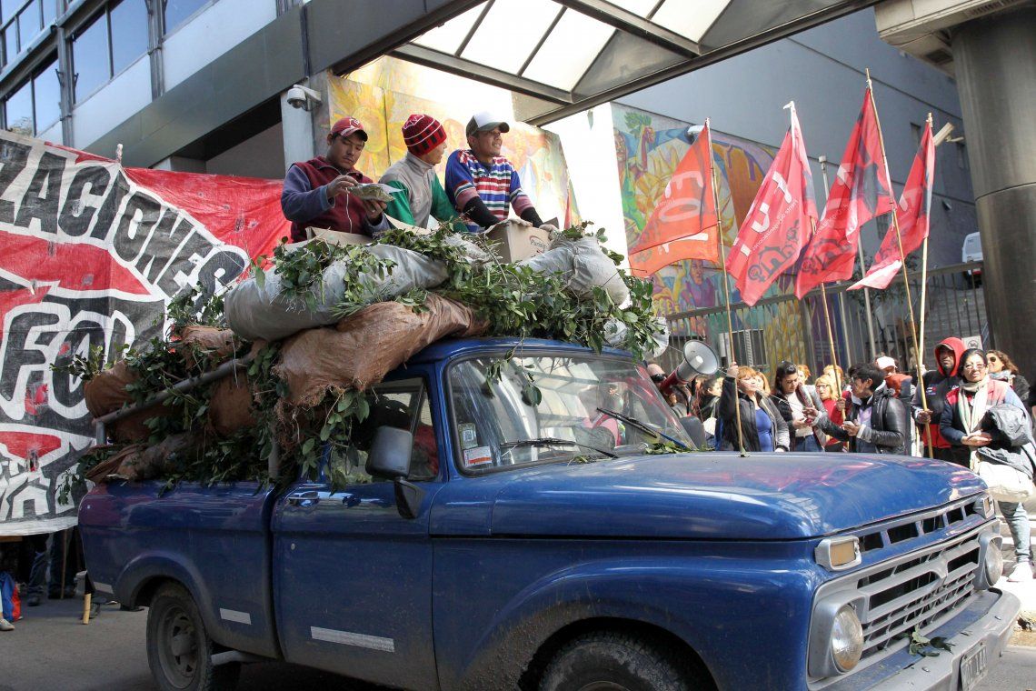 Yerbatazo frente al Ministerio de Trabajo: por qué protestan los tareferos