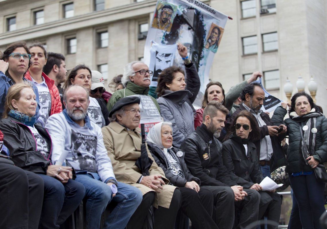Multitudinaria marcha por Santiago Maldonado a dos meses de su desaparición