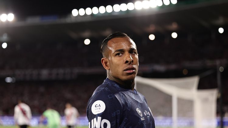 Sebastián Villa, ex jugador de Boca, convirtió el último penal que le dio la clasificación a Independiente Rivadavia a la final.