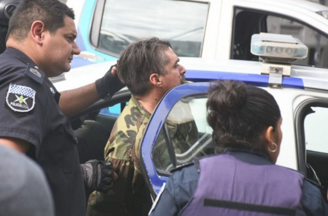 Testigos del hecho relataron que el sujeto amenazaba con querer matar a Cristina Fernández de Kirchner y a otros funcionarios del Gobierno nacional.